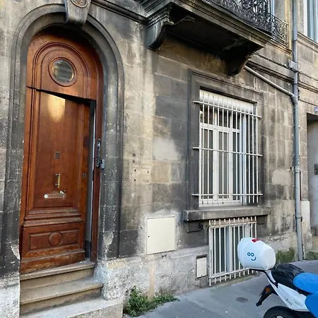 A Gambetta Apartment